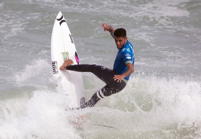 Filipe Toledo consegue nota 10 e avança de fase no Mundial de Surfe (Foto: André Durão)
