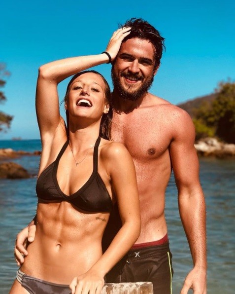 Bruna Griphao e o namorado (Foto: Reprodução / Instagram)