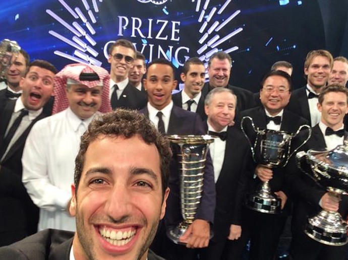 Daniel Ricciardo, Selfie evento FIA (Foto: Reprodução / Twitter)