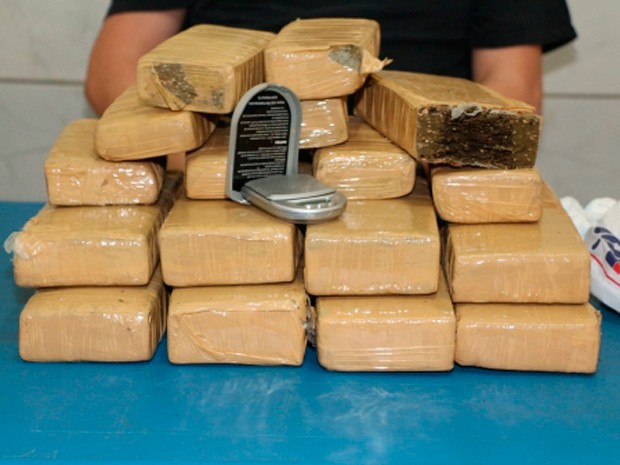 Foram apreendidos 15 quilos de drogas em uma casa no bairro Barrocas, em Mossoró (Foto: Marcelino Neto/O Câmera)