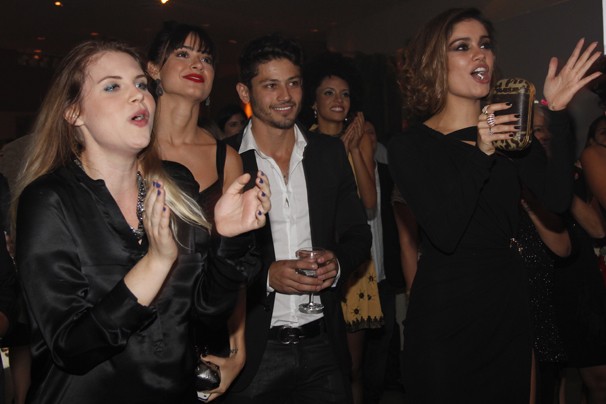 A pista ferveu com o show do Sambô e as suas versões originais (Foto: Nathalia Fernandes/Globo)