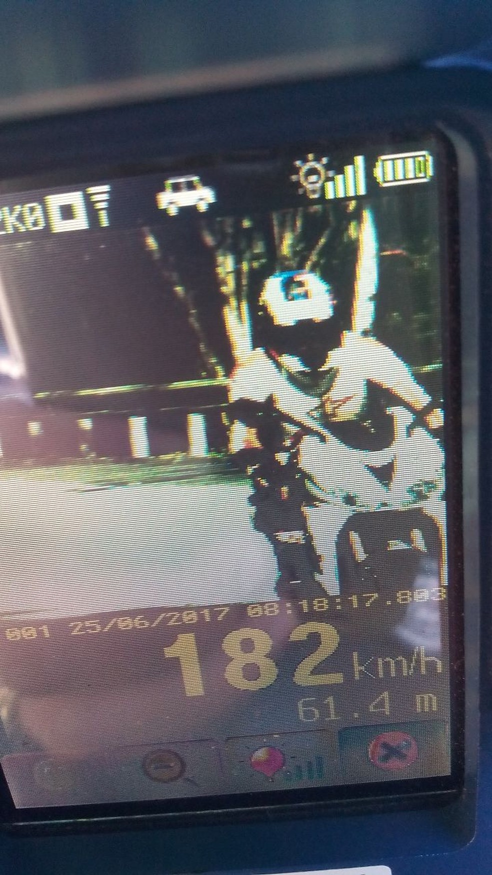 Motociclistas estavam trafegando em alta velocidade na BR-040 (Foto: Divulgação | PRF)