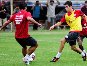 Oscar retornou aos treinos no Beira-Rio (Foto: Alexandre Lops/Divulgação, Inter)