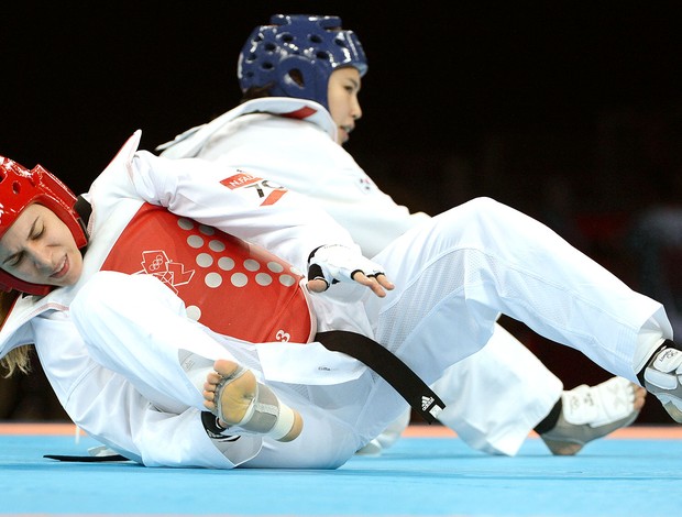 Natalia Falavigna perde na luta do taekwondo (Foto: AFP)