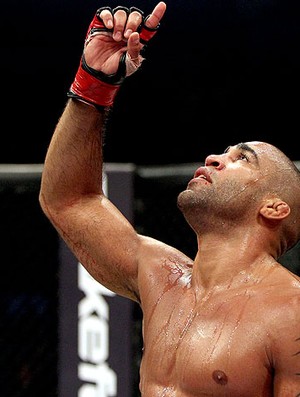 Gesias Cavalcante comemora vitória em luta (Foto: Getty Images)