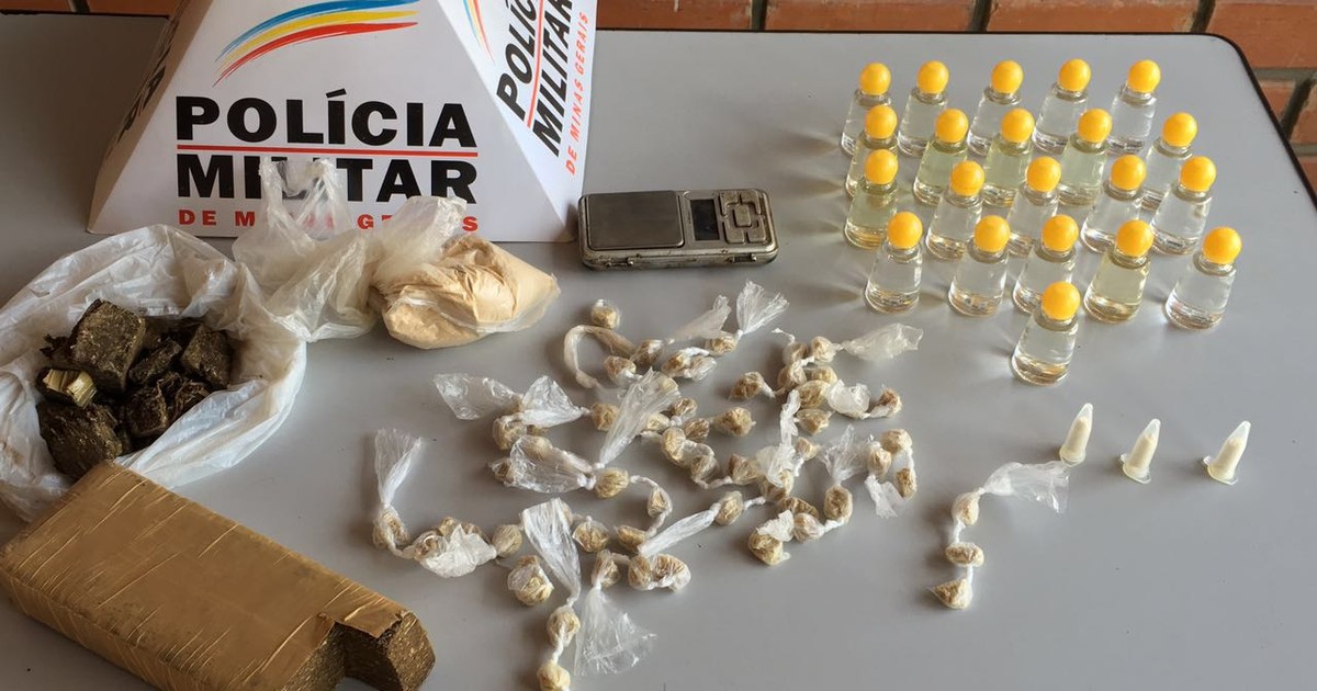 G1 PM apreende lançaperfume, crack, maconha e cocaína em Januária notícias em Grande Minas