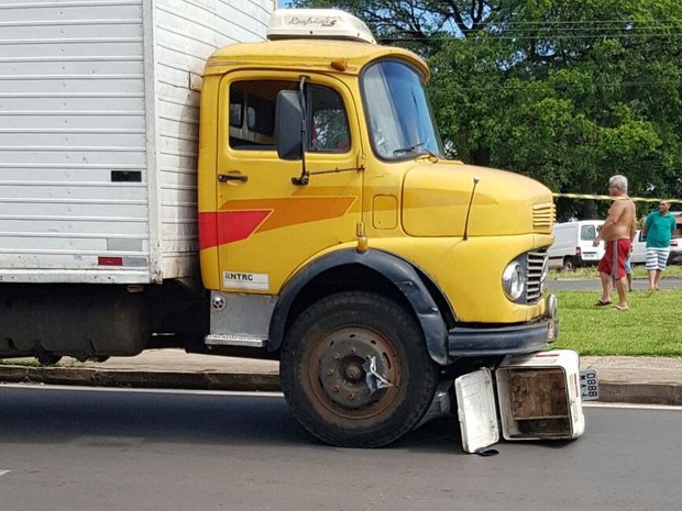 Motociclista foi atingida pelo caminhão e arrastada alguns metros  (Foto: Renato Dreyfus/ Arquivo pessoal )