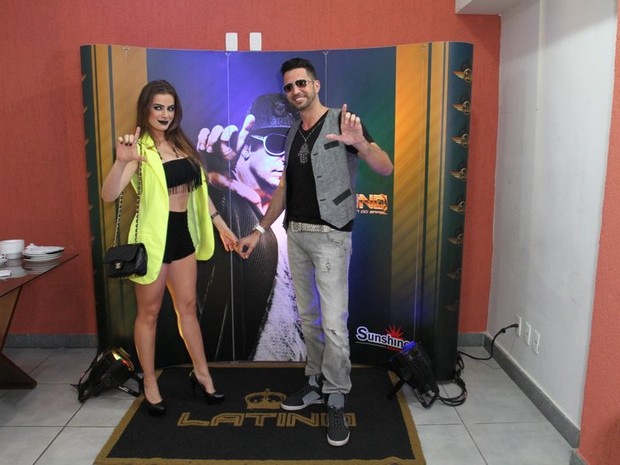Rayanne Morais e Latino em casa de shows no Rio (Foto: Anderson Borde/ Ag. News)