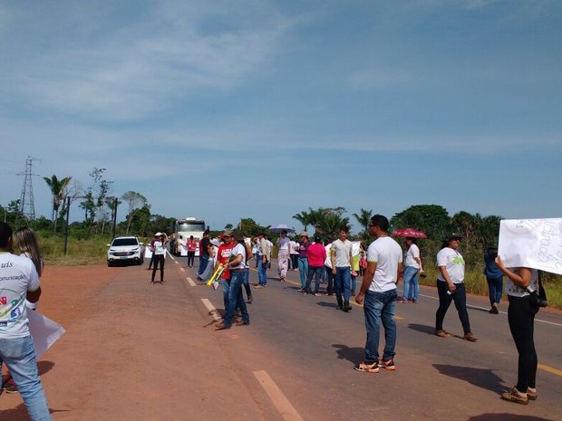 Manifestantes bloquearam parcialmente a BR-174 (Foto: Áurea/Arquivo Pessoal)