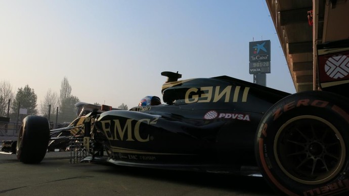 Lotus de Pastor Maldonado foi para a pista com sensores para medição de dados (Foto: Divulgação)