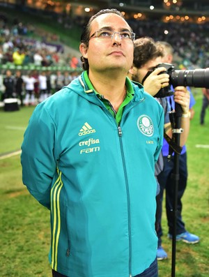 Alexandre Mattos viaja à Espanha para cuidar do futuro de atacante