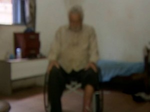 Idoso, de 86 anos, sofre de diabetes e já perdeu um pé (Foto: Reprodução/ TV TEM)