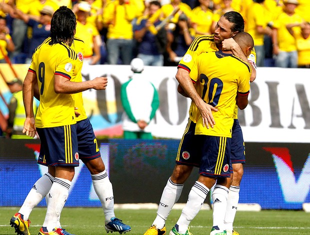Macnelly Torres comemoração gol Colômbia contra Bolívia (Foto: AP)