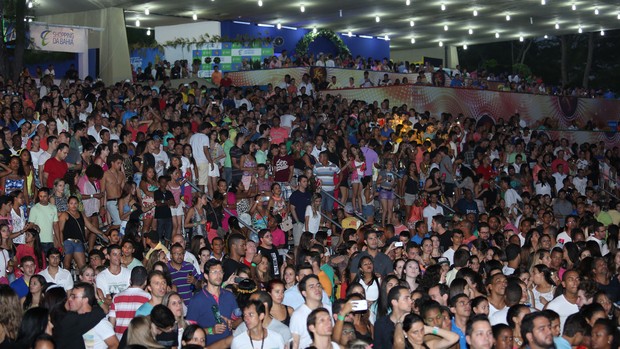 Público marca presença no show do Aviões do Forró que entrou no palco por volta das 5h de domingo (25) (Foto: João Franco/Divulgação)