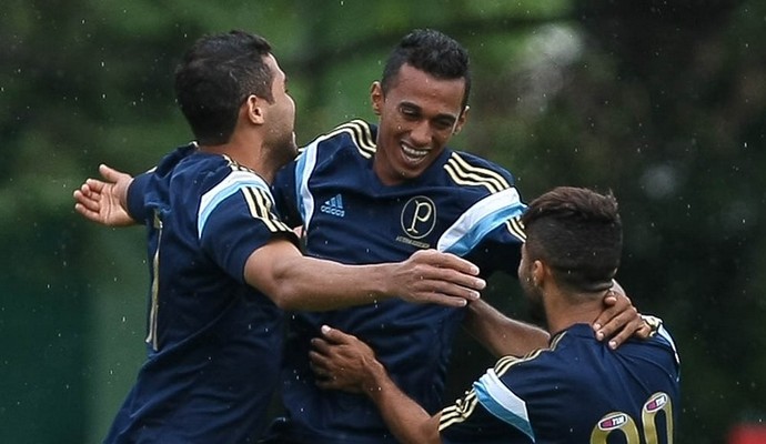 Terceiro na artilharia do Palmeiras, Juninho diz não querer ser poupado