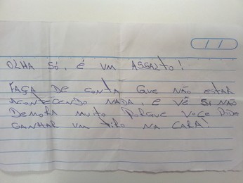 Homem utiliza bilhete para assaltar padaria de Cabo Frio, RJ (. (Camilla Machuy / G1))