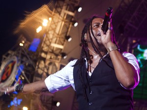 O vocalista da banda Papas da Lingua, Sérginho Moah, durante show no Planeta Atlântida 2012 (Foto: Jefferson Bernardes/Preview.com)