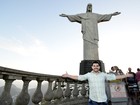 Ex-BBB Cézar Lima realiza sonho de conhecer o Cristo Redentor no Rio 