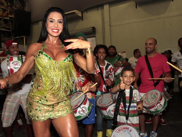 Gracyanne Barbosa na quadra da escola de samba paulista X-9 Paulistana, em São Paulo (Foto: Paduardo/ Ag. News)