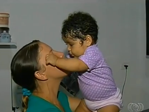 Bebê com doença rara pode morrer por falta de remédio (Foto: Reprodução/TV Anhanguera)