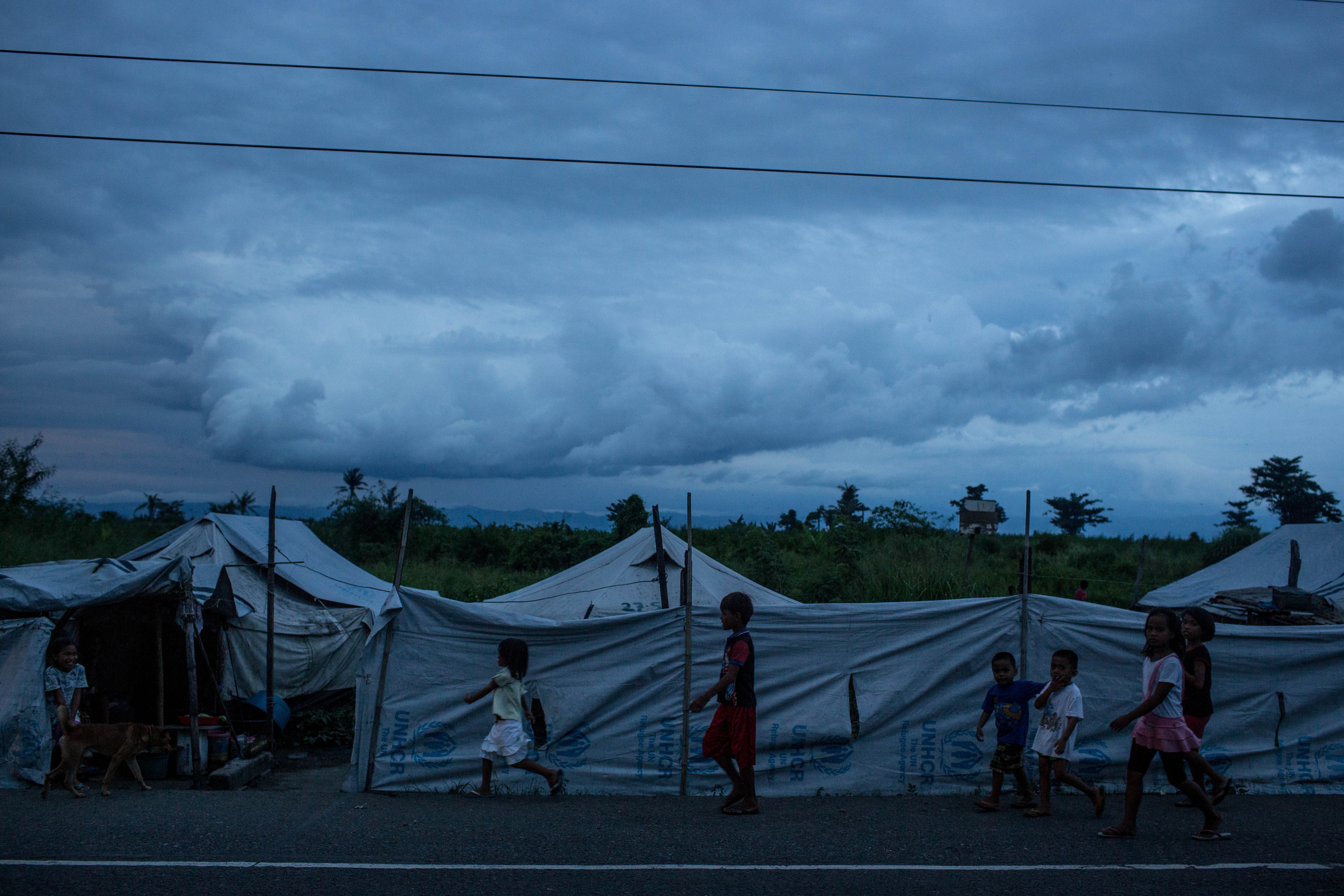 Crianças desabrigadas após o Tufão Hayan, nas Filipinas (Foto: getty)