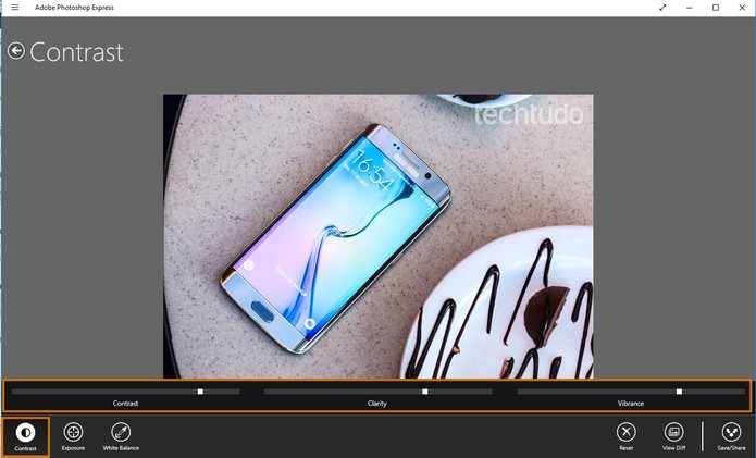 Edite os ajustes de contraste da foto pelo Photoshop Express (Foto: Reprodução/Barbara Mannara)