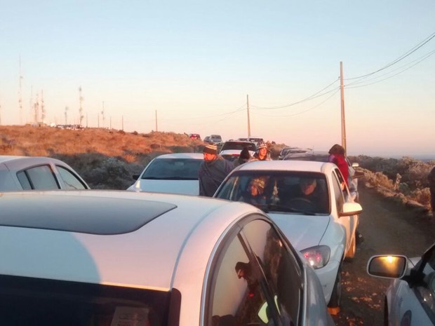 Turistas fizeram filas em direção ao Morro das Torres em Urupema (Foto: Vitor Hugo Bittencourt/RBS TV)