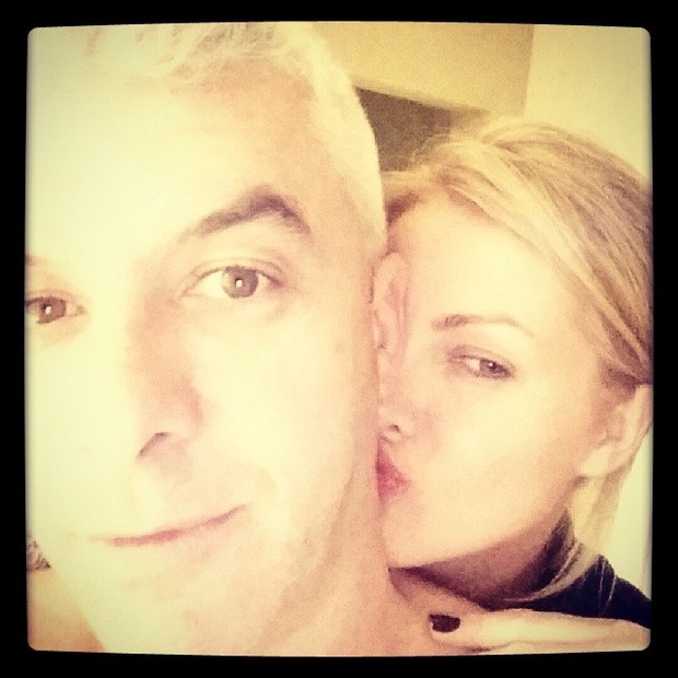 EGO Marido de Ana Hickmann ganha beijo da apresentadora e posta na rede notícias de Famosos