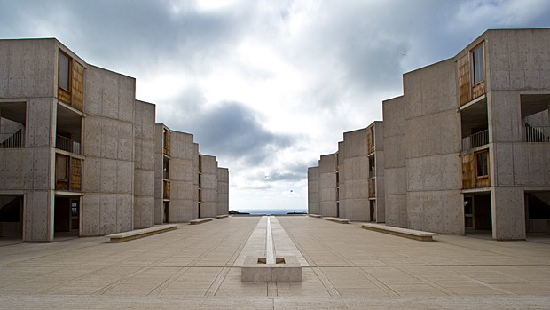 Instituto Salk, projetado pelo renomado arquiteto Louis Kahn (Foto: Lenny Ignelzi/AP)