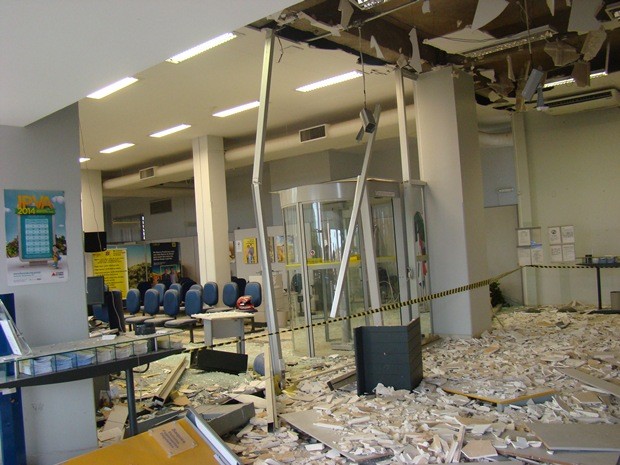Explosão de caixa eletrônico em Coromandel (Foto: Arthur Brandão/ Arquivo pessoal)