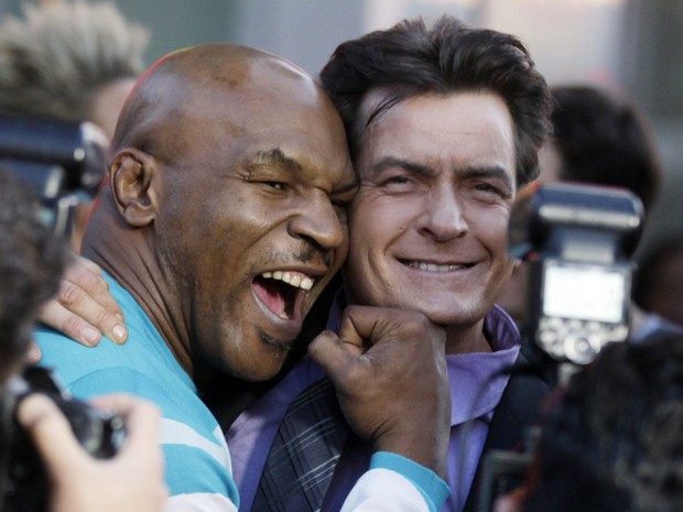 Mike Tyson e Charlie Sheen em première de filme em Los Angeles, nos Estados Unidos (Foto: Fred Prouser/ Reuters)