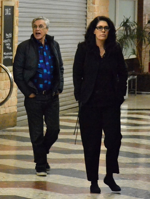 Caetano Veloso E Paula Lavingne Curtem Cinema Com Amigos Quem