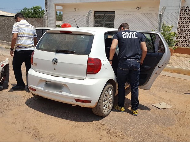 Adolescente sequestrada pela irmã foi colocada dentro de carro e agredida pelo tio (Foto: Assessoria/Polícia Civil de MT) Adolescente sequestrada pela irmã foi colocada dentro de carro e agredida pelo tio (Foto: Assessoria/Polícia Civil de MT)