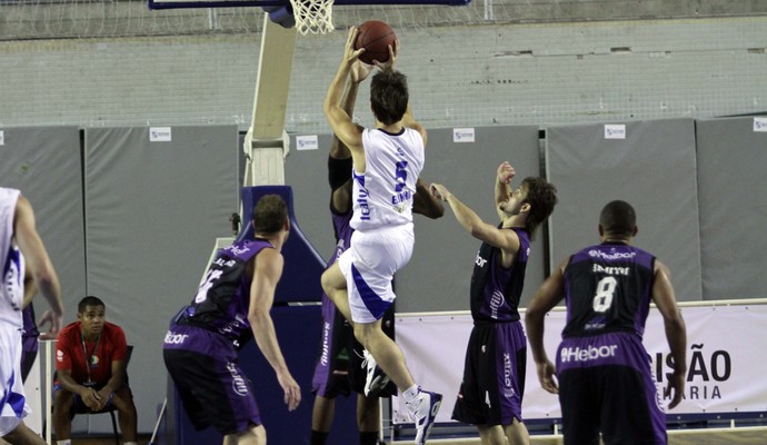 Minas x Mogi - NBB (Foto: Orlando Bento/MTC)