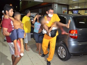 Crianças foram levadas para Hospital de Trauma, em João Pessoa (Foto: Walter Paparazzo/G1)