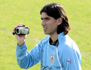 Loco Abreu no treino do Uruguai (Foto: EFE)