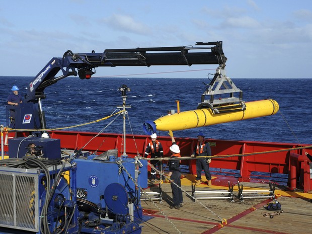 Veículo submarino Bluefin 21 fará mapeamento no fundo do mar nas buscas pelo avião da Malaysia Airlines. (Foto: AP/Marina dos Estados Unidos)
