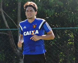 Matheus Ferraz no treino do Sport (Foto: Daniel Gomes/Globo Esporte.com)