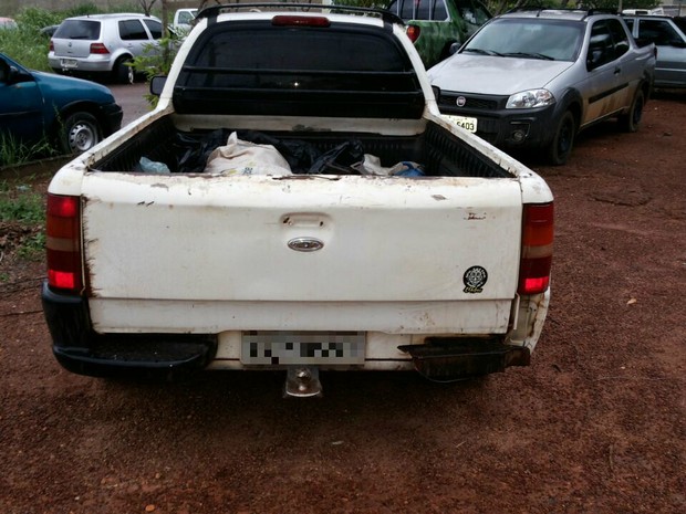 Pescador chegou a furar a barreira da polícia (Foto: Divulgação/Polícia Militar Ambiental) Pescador chegou a furar a barreira da polícia (Foto: Divulgação/Polícia Militar Ambiental)