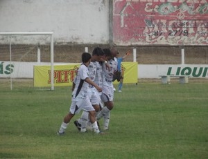 Rivaldo comemora gol do Corintians-RN contra o Palmeira-RN (Foto: Jocaff Souza)