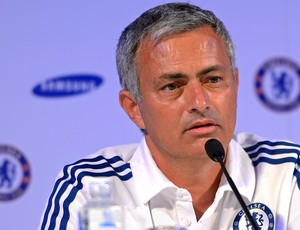 Mourinho coletiva Chelsea (Foto: AFP)