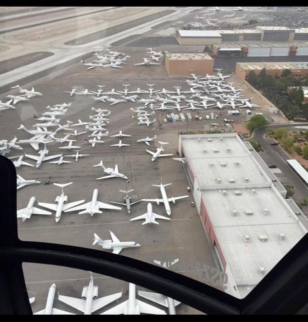 Floyd Mayweather Manny Pacquiao jatos aeroporto Las Vegas (Foto: Reprodução Twitter/@LevanReid)