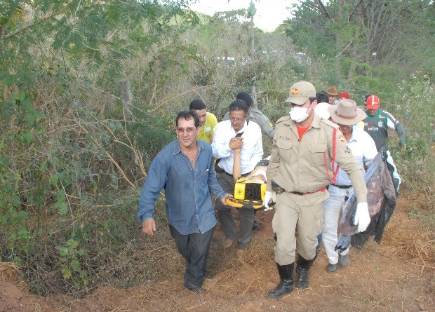 Familiares e funcionários da fazenda acompanharam resgate, em Goiás (Foto: Claudemir Ratinho/ Arquivo Pessoal)