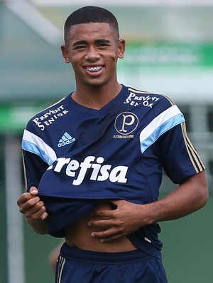 Xodó da torcida, Gabriel Jesus vira opção real de Oswaldo no Verdão
