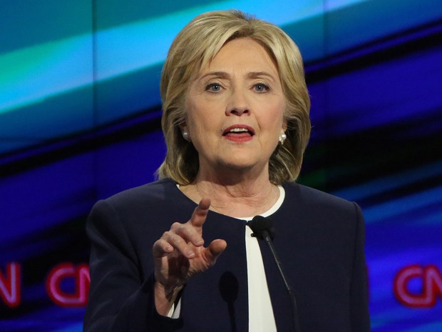 Hillary Clinton participa de debate entre os pré-candidatos democratas à presidência, na terça (13) (Foto: AFP Photo/Johan Haner/Pool)