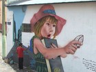 Encontro de grafiteiros colore muros pichados em Varginha, MG
