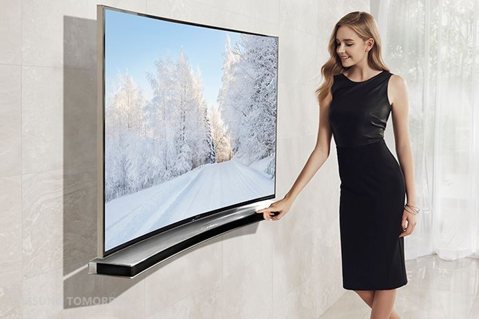 Novo soundbar da Samsung, junto com sua TV curva (Foto: Reprodução/SamsungTomorrow)