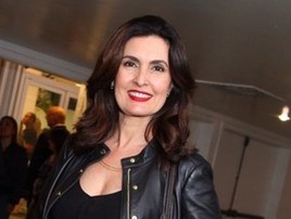 Estilosa, Fátima Bernardes vai a show de Djavan com amiga (Agnews)