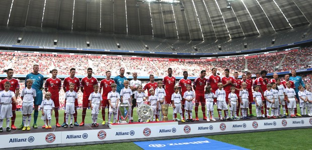 Apresentação elenco Bayern de munique (Foto: Agência AP)