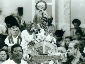 Devoção ao santo atravessa gerações, em Vitória (Foto: Chico Guedes/ A Gazeta/ 27/06/1994)